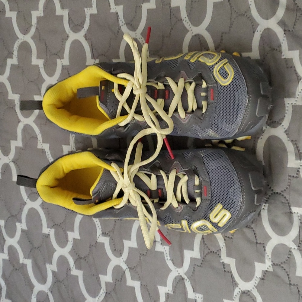 Adidas womans running sneakers